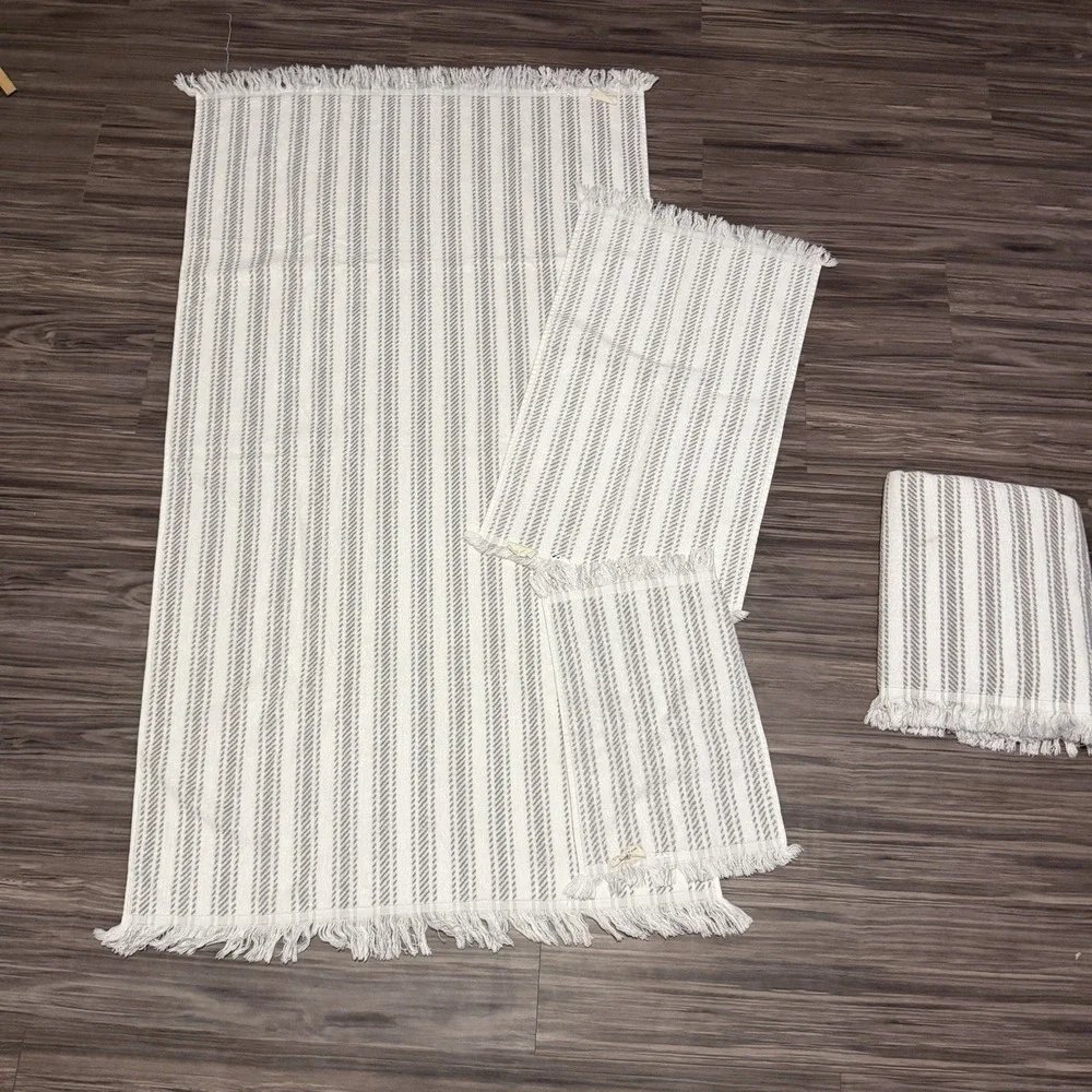 Bee & Willow Gray White Striped 4 Pc Bath Hand Towels Wash Rag Boho Preppy